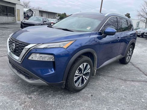 Used 2021 Nissan Rogue SV w/ Premium Package image 2