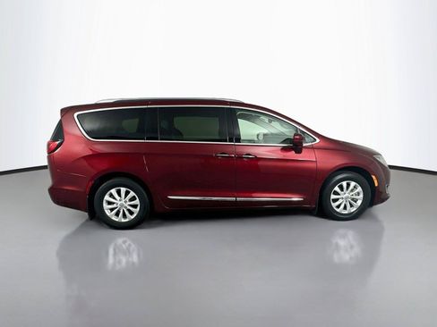 Used 2018 Chrysler Pacifica Touring-L w/ Advanced Safetytec Group FWD image 17