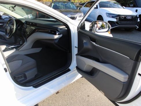 Used 2019 Toyota Camry LE image 22