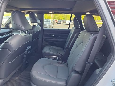 Used 2025 Toyota Grand Highlander AWD Hybrid image 13