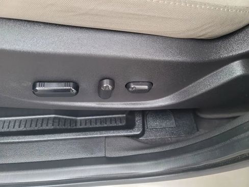 Used 2018 Ford Escape SE w/ Ford Safe & Smart Package image 13