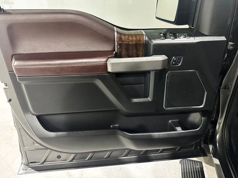 Used 2015 Ford F150 Platinum w/ Equipment Group 701A Luxury image 16