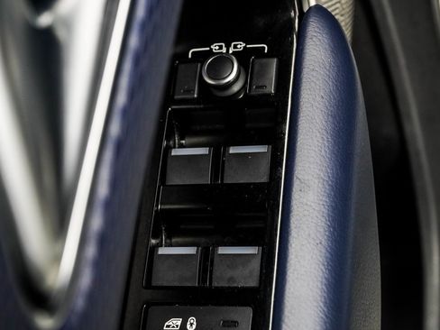 Used 2021 Land Rover Range Rover Velar R-Dynamic S image 33