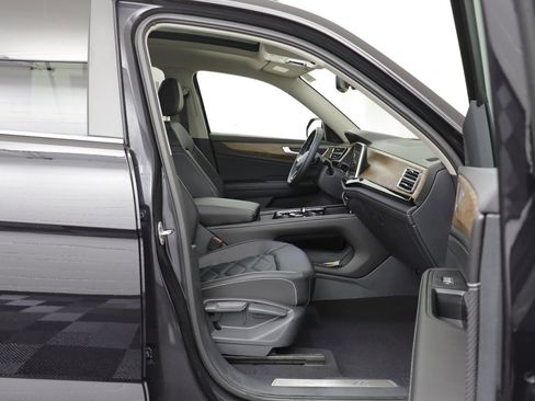 New 2026 Volkswagen Atlas SE image 18