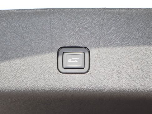Used 2023 Chevrolet Traverse LT FWD image 20