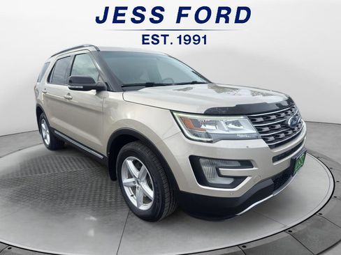 Used 2017 Ford Explorer XLT w/ Equipment Group 202A image 7