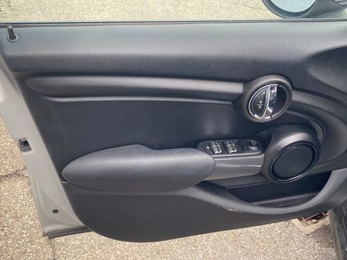 Used 2020 MINI Cooper 4-Door Hardtop w/ Storage Package FWD image 8