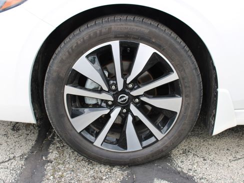 Certified 2024 Nissan Sentra SV w/ SV Premium Package image 28