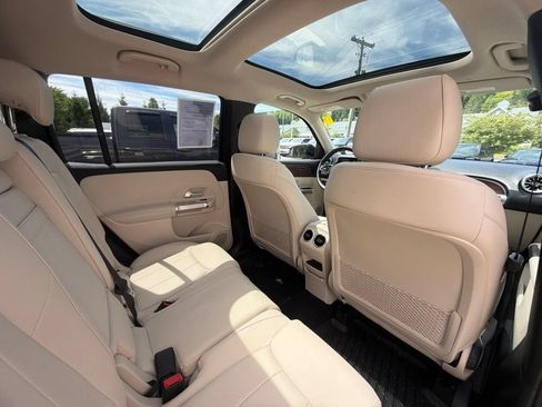 Used 2022 Mercedes-Benz GLB 250 4MATIC w/ Premium Package Lite image 53