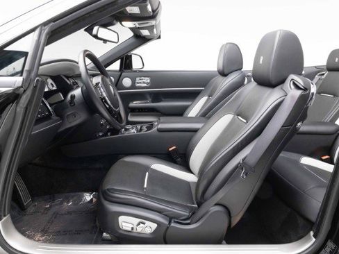Used 2019 Rolls-Royce Dawn RWD image 16