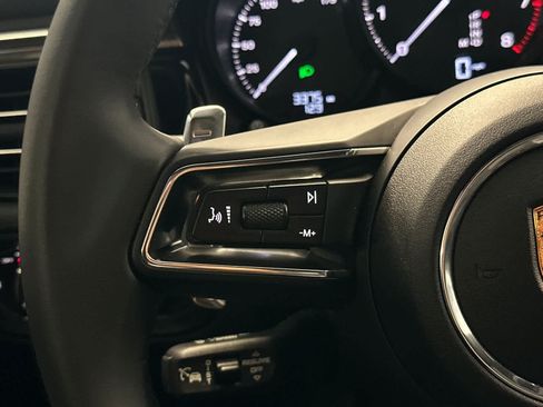 Certified 2025 Porsche Macan AWD/4WD image 26