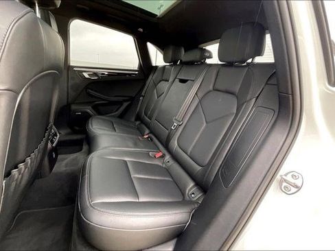 Used 2024 Porsche Macan image 31