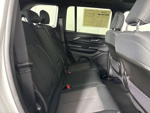 Used 2024 Jeep Grand Cherokee Laredo X image 26