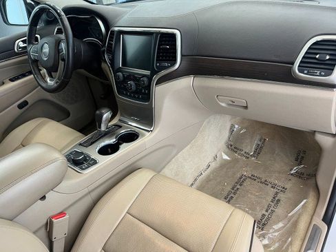 Used 2016 Jeep Grand Cherokee Overland AWD/4WD image 15