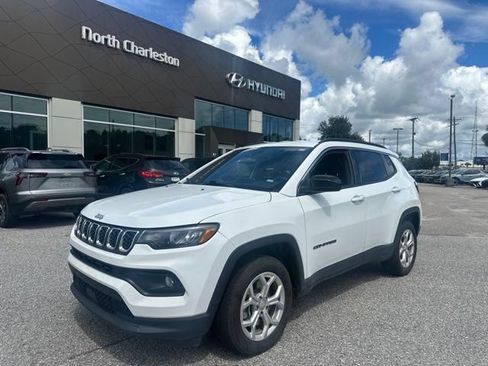 Used 2024 Jeep Compass Latitude AWD/4WD image 1