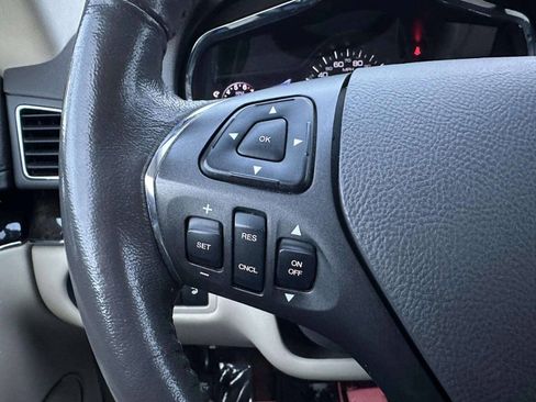 Used 2013 Lincoln MKT AWD image 27