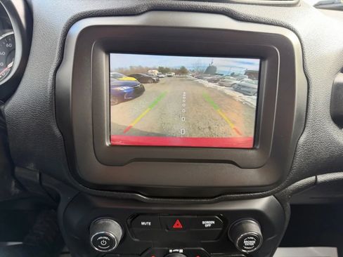 Used 2020 Jeep Renegade Altitude image 16