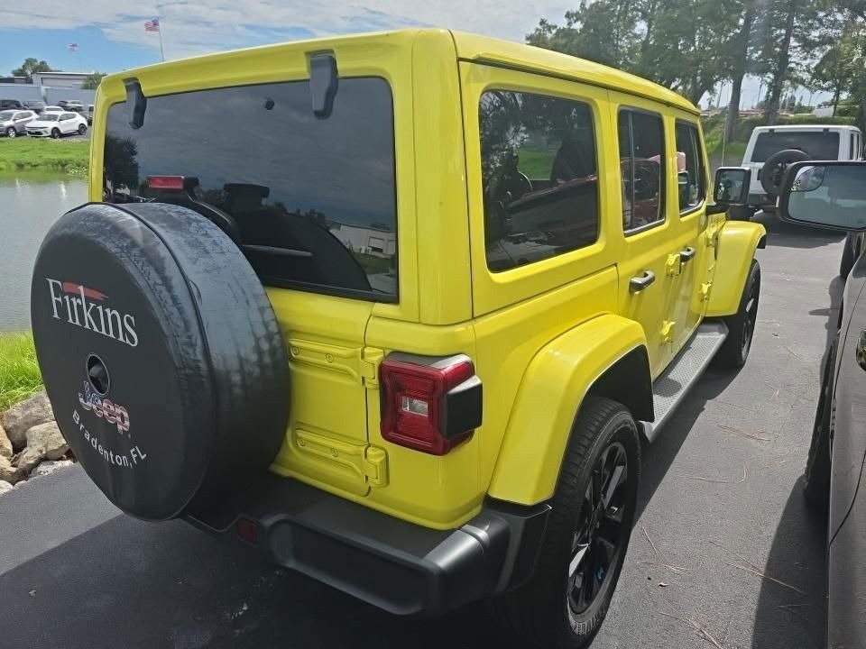 Used 2023 Jeep Wrangler Unlimited Sahara AWD/4WD image 3