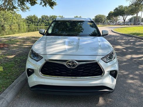 Used 2022 Toyota Highlander Limited FWD image 9