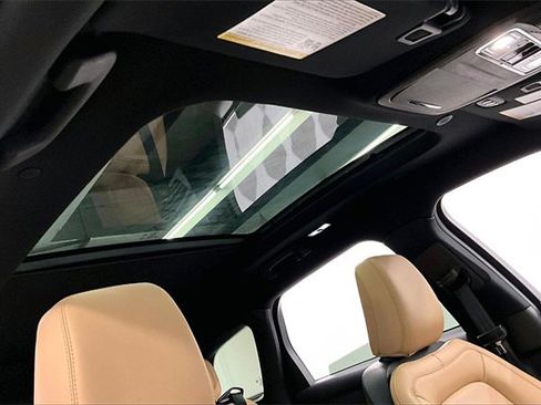 Used 2022 Lincoln Corsair Reserve w/ Luxury Package image 17