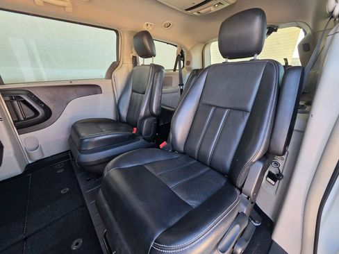 Used 2013 Chrysler Town & Country Touring-L w/ Entertainment Group #2 image 12