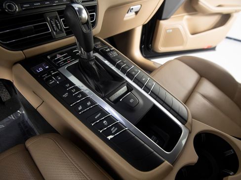 Certified 2021 Porsche Macan S AWD/4WD image 29
