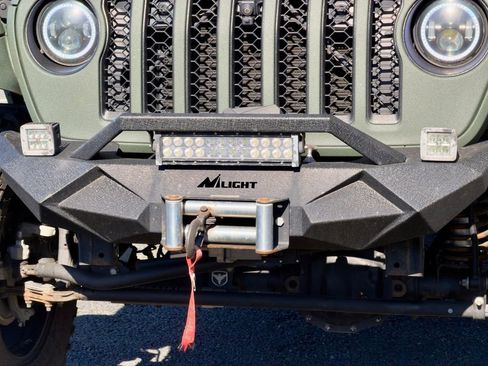 Used 2020 Jeep Gladiator Rubicon w/ Dual Top Group AWD/4WD image 12