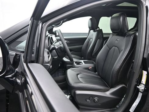 New 2026 Chrysler Pacifica Select w/ S Appearance Package FWD image 20