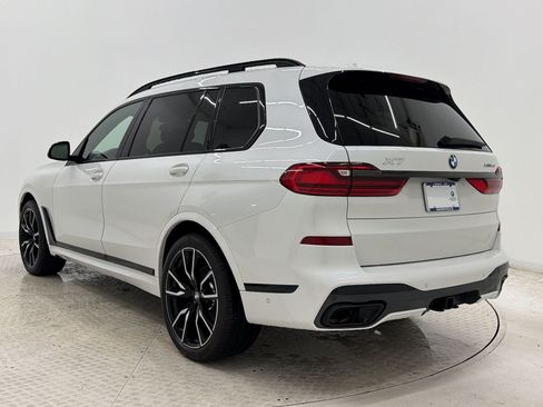 Used 2022 BMW X7 xDrive40i w/ M Sport Package AWD/4WD image 3