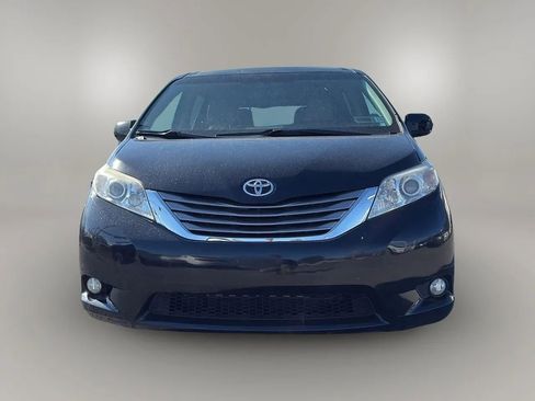 Used 2015 Toyota Sienna XLE image 2