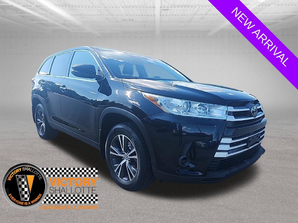 Used 2019 Toyota Highlander LE AWD/4WD image 1