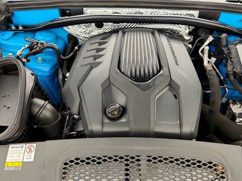 Used 2022 Porsche Macan w/ Premium Package Plus image 25