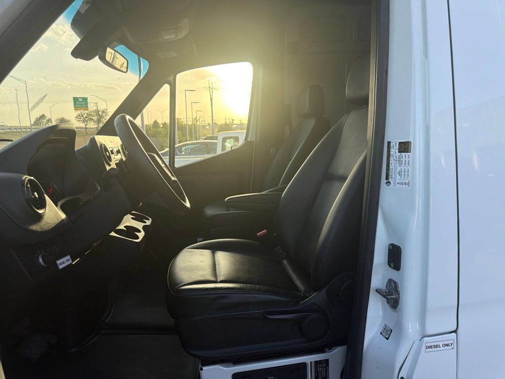 Used 2025 Mercedes-Benz Sprinter 2500 image 10