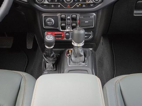 New 2025 Jeep Gladiator Mojave image 14