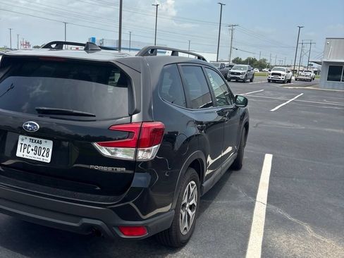 Used 2023 Subaru Forester Premium AWD/4WD image 3