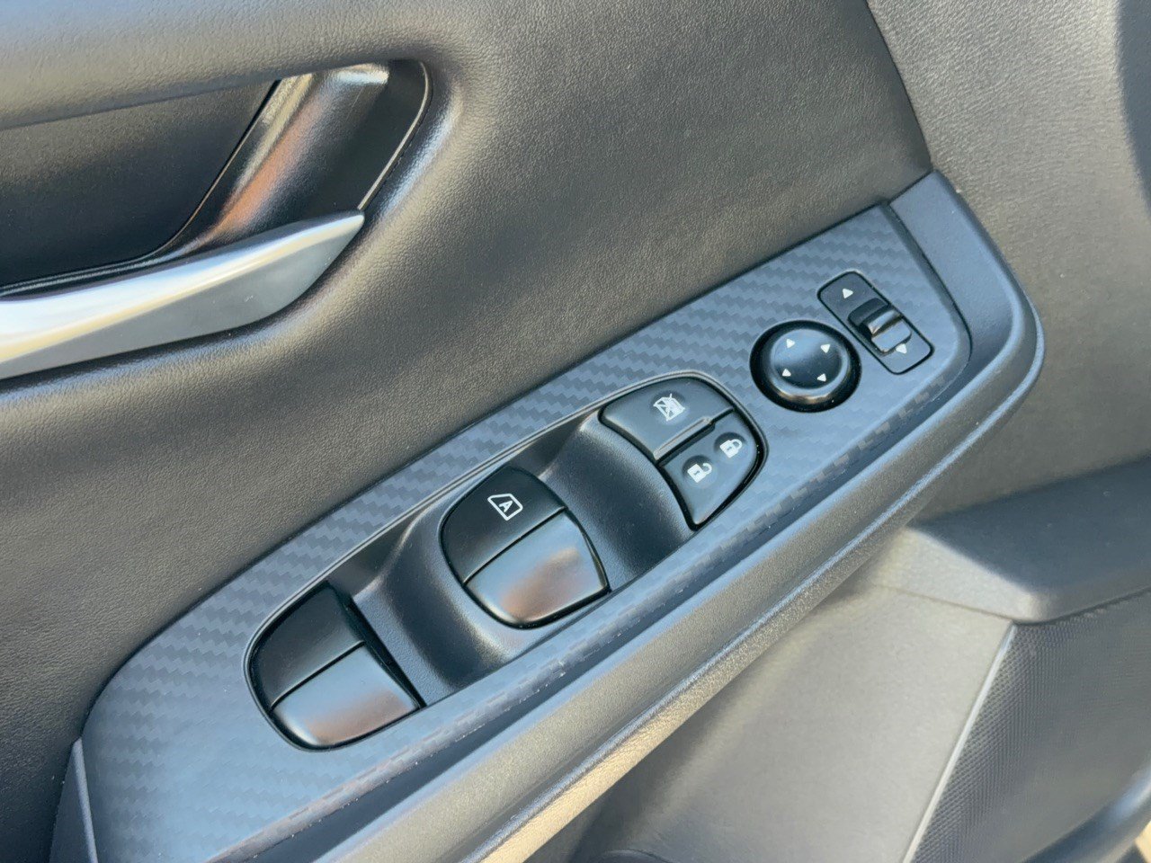 Used 2025 Nissan Sentra SV FWD image 15