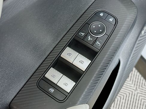 Used 2025 Mitsubishi Outlander SEL image 18