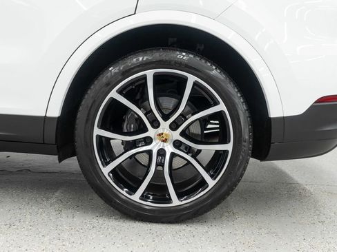 Used 2023 Porsche Cayenne Platinum Edition image 31