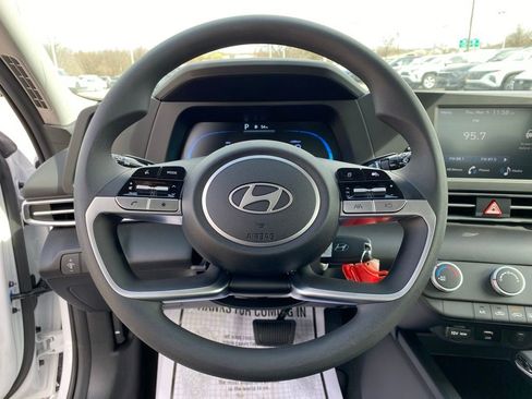 New 2026 Hyundai Elantra SE FWD image 9