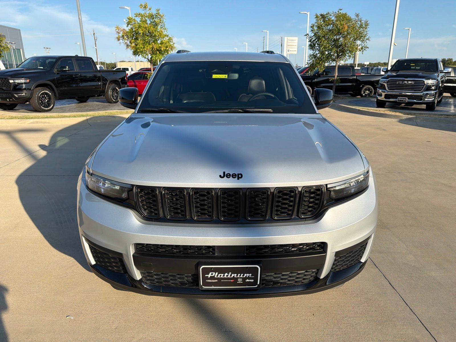 Used 2024 Jeep Grand Cherokee L Altitude AWD/4WD image 8