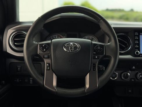 Certified 2020 Toyota Tacoma TRD Off-Road AWD/4WD image 14