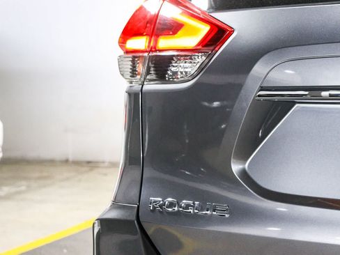 Used 2017 Nissan Rogue S FWD image 11
