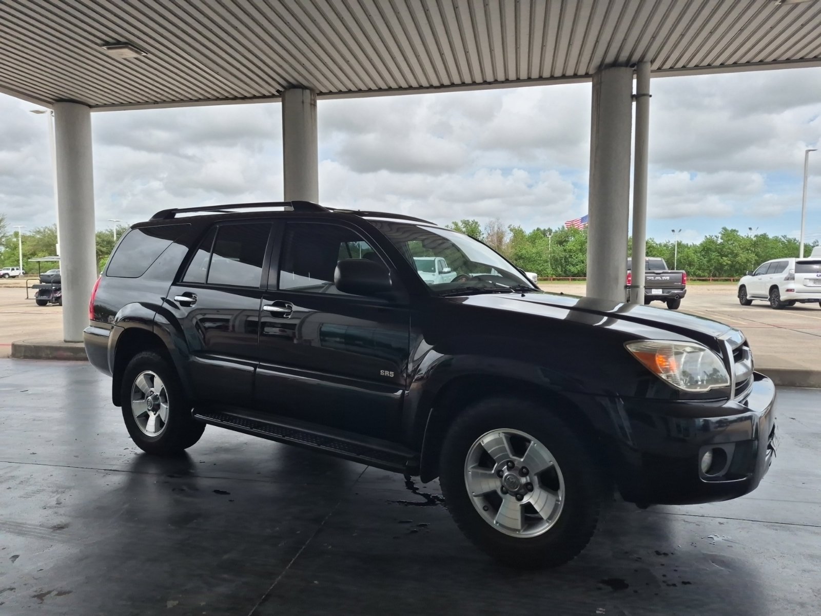 Used 2008 Toyota 4Runner SR5 w/ SR5 Extra Value Pkg 1 RWD image 4