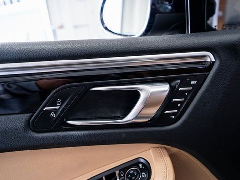 Used 2021 Porsche Macan S image 31