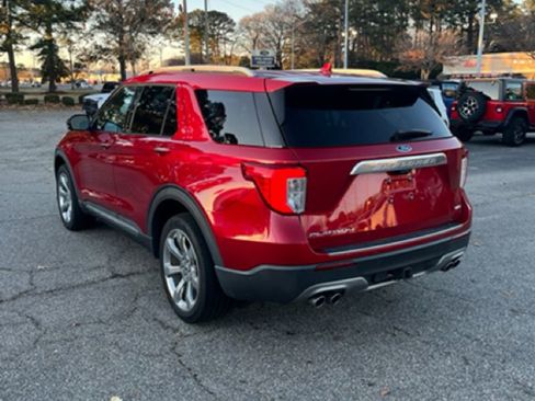 Used 2020 Ford Explorer Platinum w/ Premium Technology Package image 7