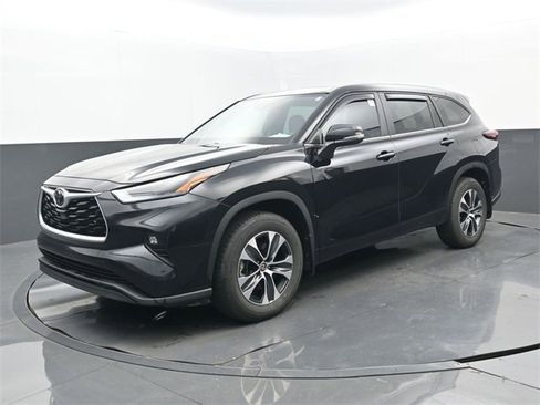 Used 2024 Toyota Highlander XLE image 25