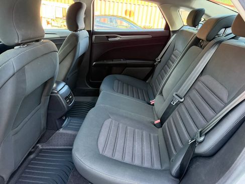 Used 2019 Ford Fusion SE FWD image 15