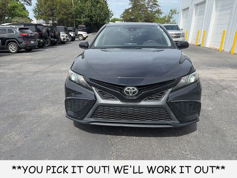 Used 2021 Toyota Camry SE FWD image 2