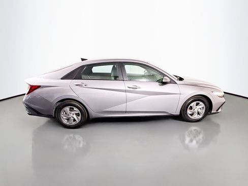 Used 2025 Hyundai Elantra SE image 11