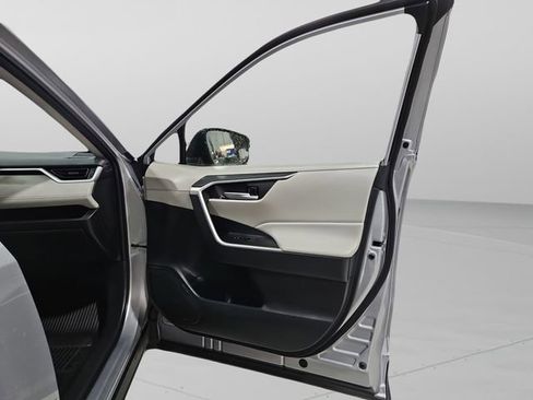 Used 2024 Toyota RAV4 XLE Premium image 29